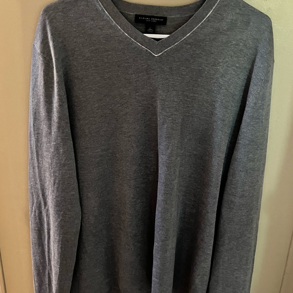 Men’s Banana Republic Silk Linen V-Neck Sweater (Gray, Size L) - Picture 2 of 2